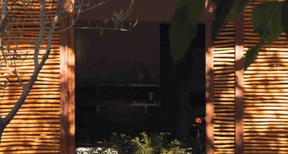 Sentuhan Modern Yunani Hadir dalam Courtyard Mewah di Uluwatu