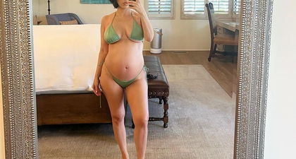 Kourtney Kardashian Pamer Kehamilannya dengan Bikini Mungil