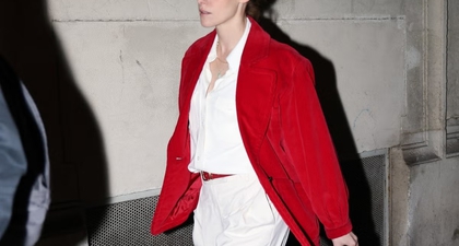 Kristen Stewart Tampil Bergaya Parisian yang Padukan antara Nuansa Sporty, Western, dan Minimalis