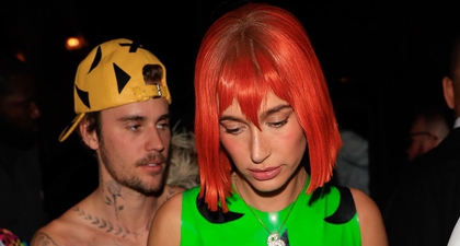 Hailey dan Justin Bieber Tampil Jenaka dengan Kostum Halloween 'Flintstones'