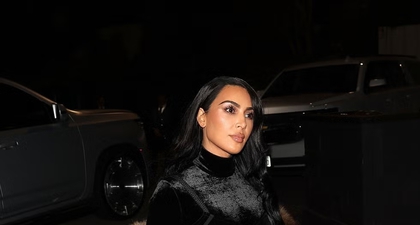 Kim Kardashian Tampil Klasik dalam Gaun Beludru Hitam Beraksen Satin Merah dan Stole Bulu