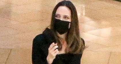 Tampilan Monokrom Angelina Jolie saat Pergi Berbelanja dengan Kedua Anaknya, Zahara dan Shiloh