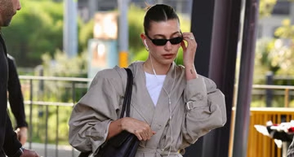 Penampilan Hailey Bieber di Bandara Menunjukkan Fleksibilitas Trench Coat Pendek