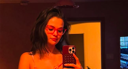 Selena Gomez Tunjukkan Gaya Glamor untuk Malam Santai di Rumah