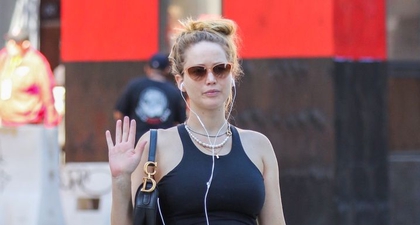 Jennifer Lawrence Membawa Buah Hati Dalam Perutnya Berjalan-jalan