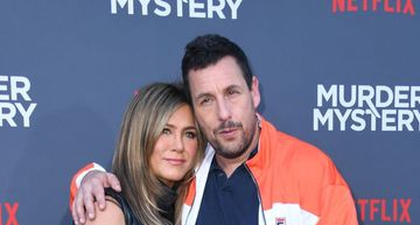 Adam Sandler Mengirimkan Bunga ke Jennifer Aniston