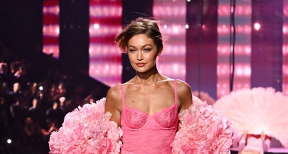 Gigi Hadid dan Bella Hadid Kembali ke Runway Victoria’s Secret 2025