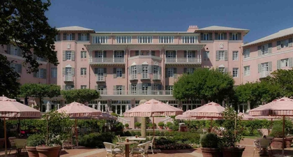 Harmonisasi Luksuri Thebe Magugu dan Mount Nelson, A Belmond Hotel di Cape Town 2025