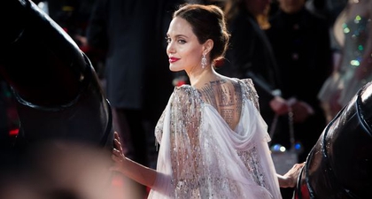 Foto-Foto Angelina Jolie dengan Gaya Fashion yang Ikonis