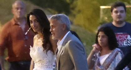 Amal Clooney Mengenakan Gaun Mini Putih Paling Romantis Ketika Berkencan dengan George