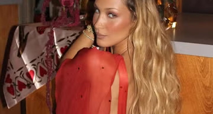 Bella Hadid Merayakan Hari Valentine dengan Gaun Georges Chakra yang Berkilau