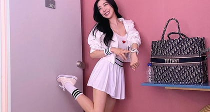 Tiffany SNSD Terlihat Cantik dan Girly Menggunakan Pakaian Serba Putih