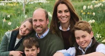 Pangeran William & Kate Tampil Serasi dalam Warna Hijau Bersama Anak-Anak Mereka untuk Kartu Natal Tahunan
