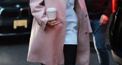 Bella Hadid Jadi Sosok Terbaru yang Adopsi Tren Headwear Bergaya Mid-Century