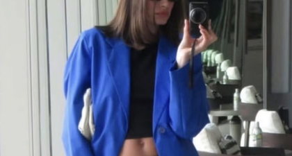 Foto Terbaru Hailey Bieber Mengenakan Mantel Jil Sander Miliknya Dari Tahun 2011