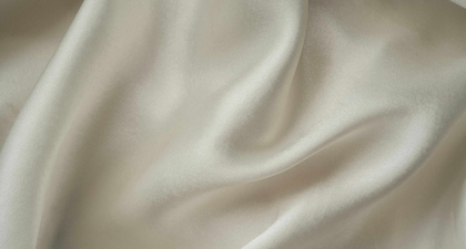 7 Jenis Kain Satin yang Bagus untuk Dress