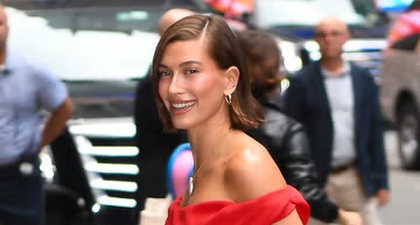 Cincin Berlian Baru Hailey Bieber Bertulis "Mom"