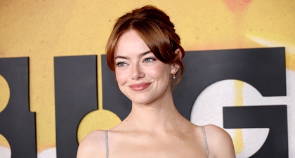 Emma Stone Mencuri Perhatian dengan Gaun Rajutnya di Pemutaran Perdana Bugonia di New York