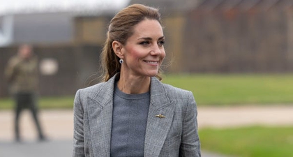 Putri Kate Memberikan Sentuhan Kerajaan pada Setelan Abu-Abu