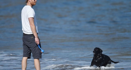 Tengok Foto Terbaru Pangeran Harry ketika Berada di Pantai di Santa Barbara