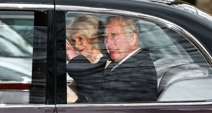 Raja Charles dan Ratu Camilla Menyiratkan Senyum Sepulangnya dari Sesi Pengobatan