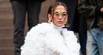 Jennifer Lopez Bergaya Seperti "Main Character" di Paris Fashion Week