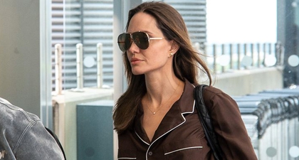 Tampilan Mewah Angelina Jolie di Bandara Mengenakan Setelan Piyama dari Valentino