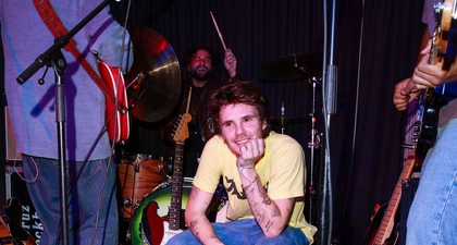 Victoria Beckham Menghidupkan Kembali Posh Spice untuk Satu Hari Saja