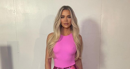 Khloe Kardashian Menyalurkan Aura Barbie dengan Celana Hot Pink Metalik