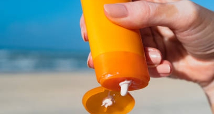 Moisturizer Dulu atau Sunscreen Dulu? Ini Jawabannya