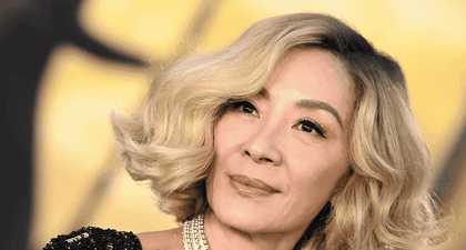 Aura Old Money Michelle Yeoh Berambut Bob Pirang