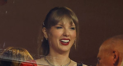 Taylor Swift Jadi &ldquo;Auntie Mode&rdquo; Saat Menggendong Keponakan Travis Kelce di Tengah Pertandingan NFL