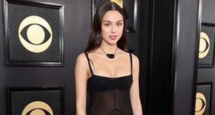 Olivia Rodrigo Tampil Seksi di Grammy 2023 dengan Mengenakan Gaun Sheer Naked