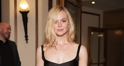 Elle Fanning Tampilkan Pesona Old Hollywood dalam Balutan Gaun Hitam Klasik