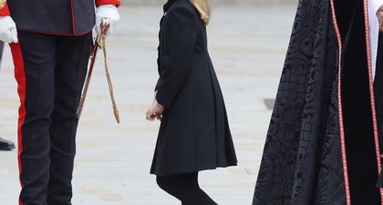 Tanda Penghormatan Manis dari Putri Charlotte Teruntuk Sang Ratu