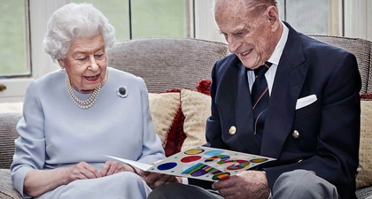 Tengok 20 Foto Ratu Elizabeth II dan Pangeran Philip yang Perlihatkan Momen Manis dan Penuh Kebahagiaan