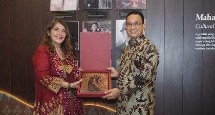 Ghea Panggabean Terima Rekor MURI, Sebagai Perancang Busana Indonesia yang Melestarikan Budaya Indonesia
