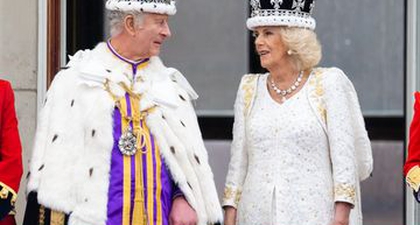 Raja Charles dan Ratu Camilla Perkenalkan Kartu Natal Meriahnya
