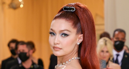 Tampilan Gigi Hadid dengan Rambut Merah Membara di Met Gala 2021