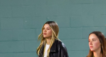 Sofia Richie Grainge Sempurnakan Gaya Minimalisnya dengan Sepatu yang Tepat