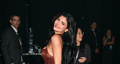 Kylie Jenner Lanjutkan Tema Marty Supreme Lewat Busana dari Ludovic de Saint Sernin