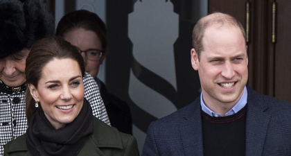 Foto Candid Kate Middleton dan Pangeran William Bergandengan