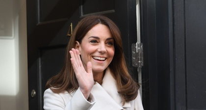 Kate Middleton Memakai Kembali Mantel Putih Favoritnya