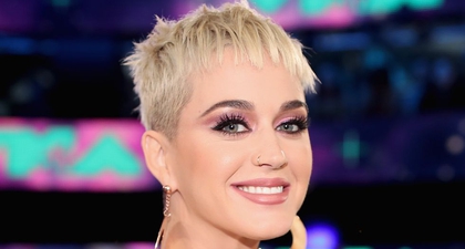 Katy Perry Tampil Kembar dengan Anjingnya di Acara Disney