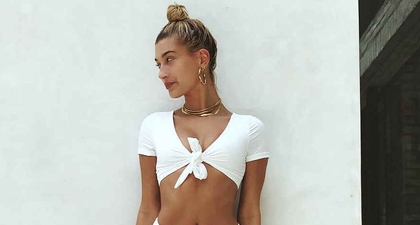 Tiru Gaya Modis Hailey Baldwin Saat Berlibur