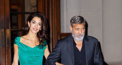 Amal Clooney Keluar Mengenakan Dress Hijau yang Elegan