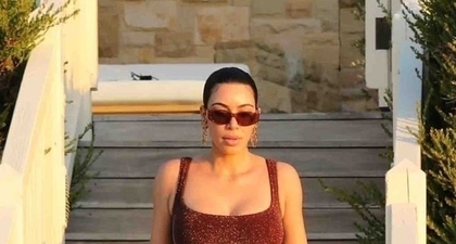 Kim Kardashian West Mengenakan Bikini Berpendar di Malibu 