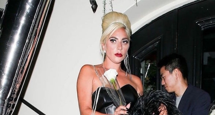 Lady Gaga Tampil di Pesta Peluncuran Haus dengan Gaun Kulit