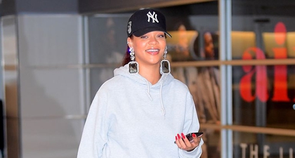 Tampilan Rihanna di Airport dengan Baju Olahraga dan Heels