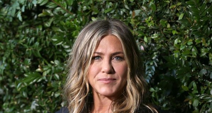 Jennifer Aniston Bagikan Pesan Tentang Pentingnya Masker